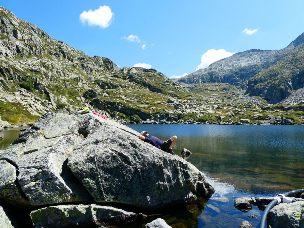Pleine Nature Pied Pistes Piscine Chauffee Ustou Bagian luar foto